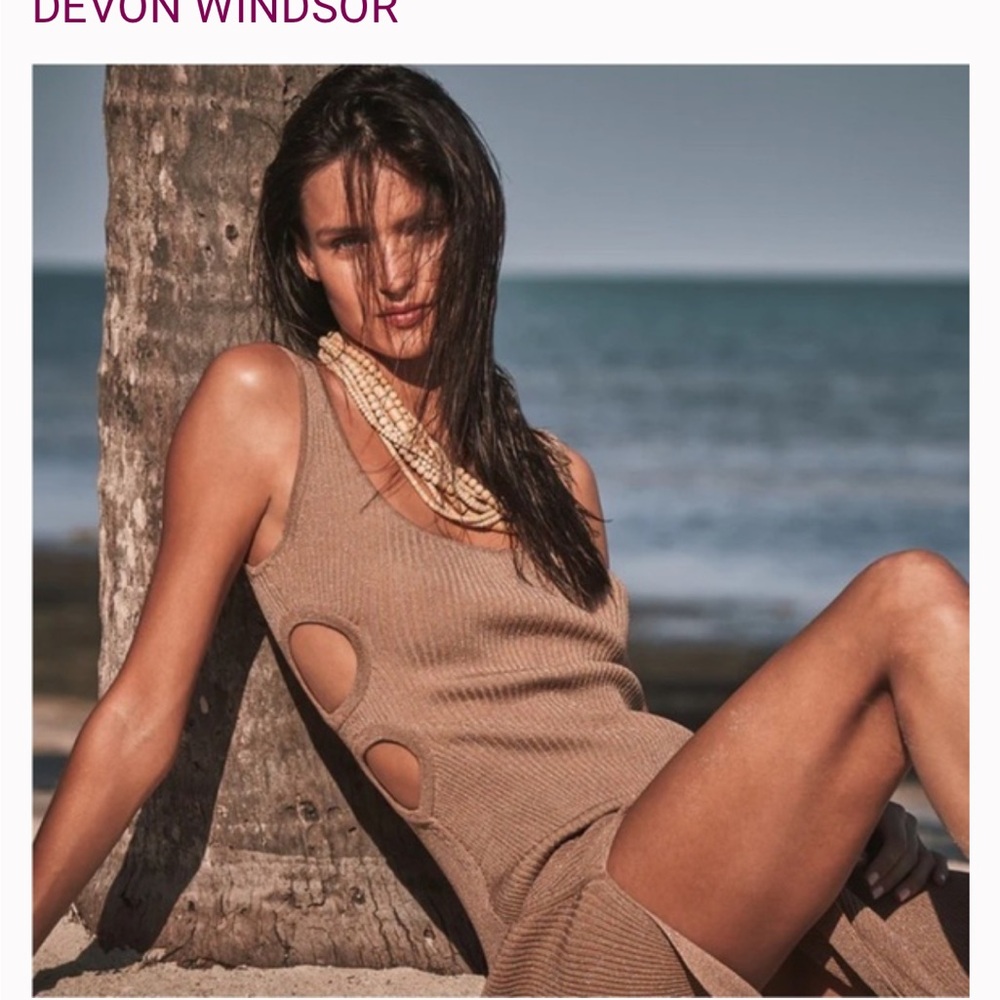 Devon Windsor Gold Shimmer Avani Dress size Large NWT